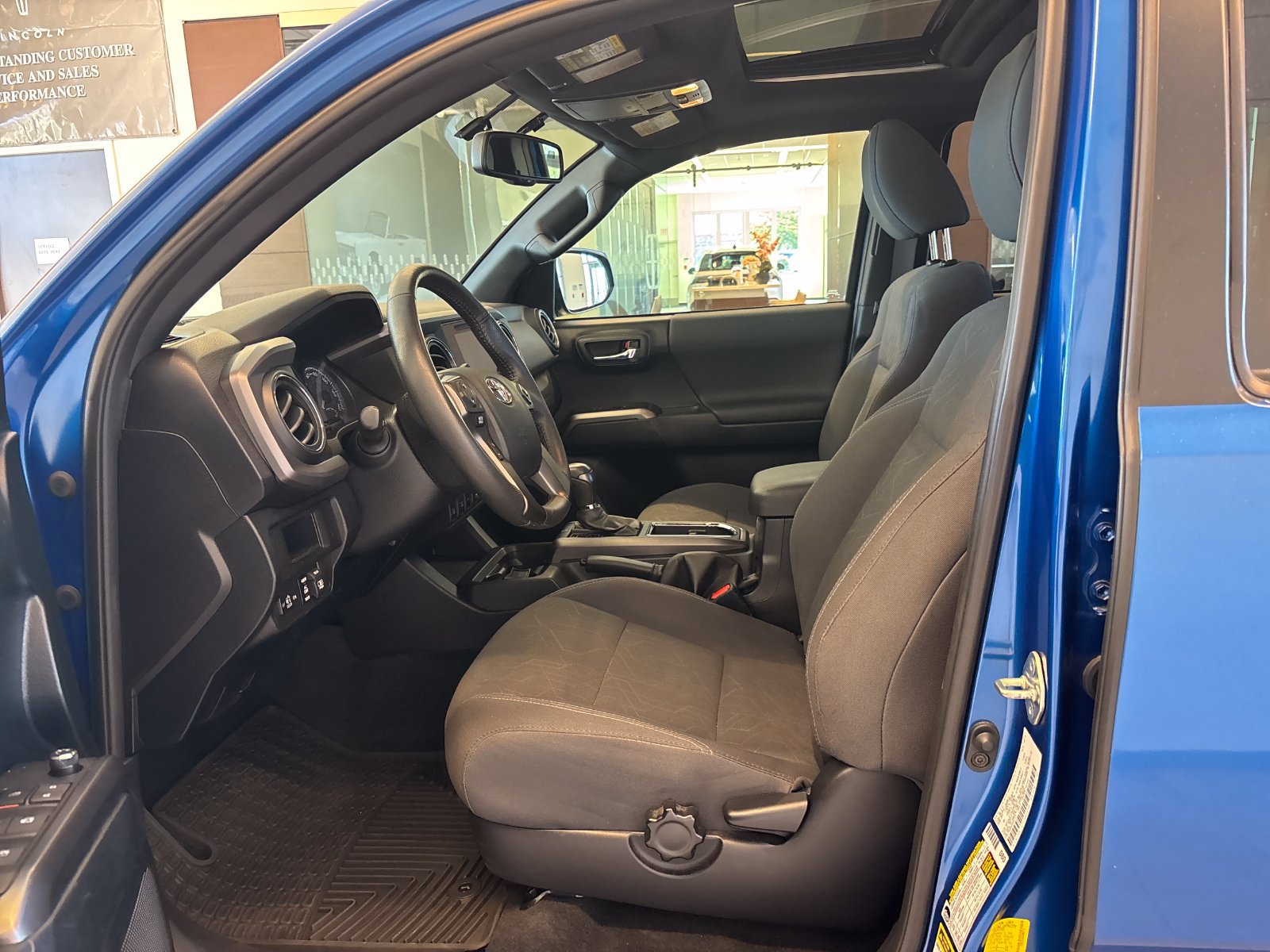 Used 2017 Toyota Tacoma 4x4 Double Cab image 12