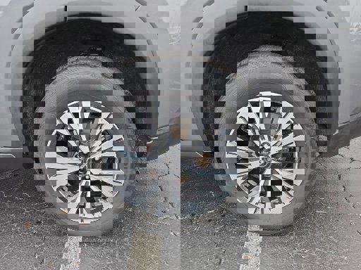 Used 2023 Nissan Rogue SV image 10