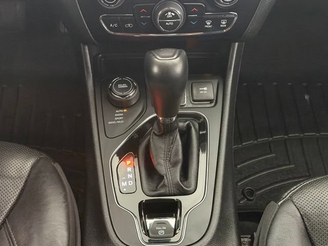 Used 2020 Jeep Cherokee Limited w/ Luxury Group AWD/4WD image 24