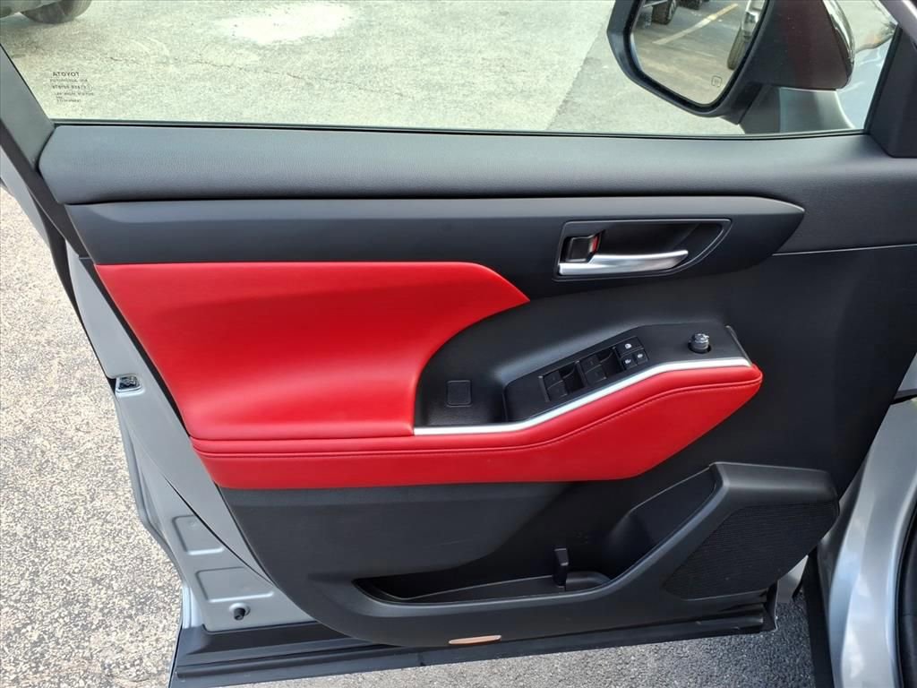 Used 2023 Toyota Highlander XSE image 16