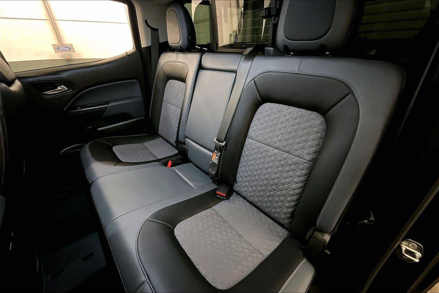 Used 2018 Chevrolet Colorado Z71 w/ Z71 Midnight Edition image 25