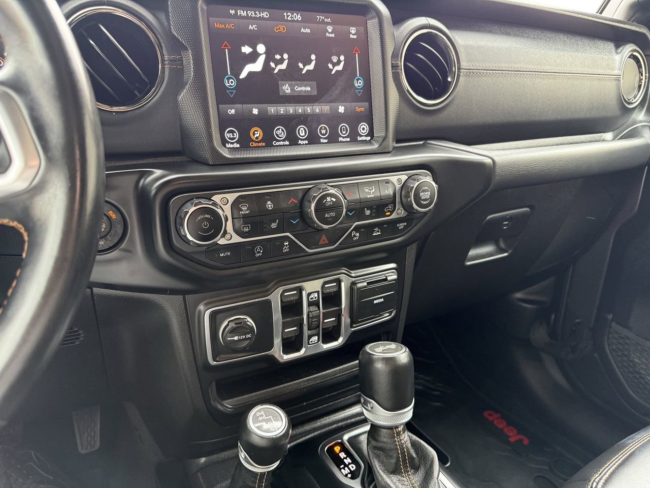 Used 2021 Jeep Wrangler Unlimited Sahara AWD/4WD image 15