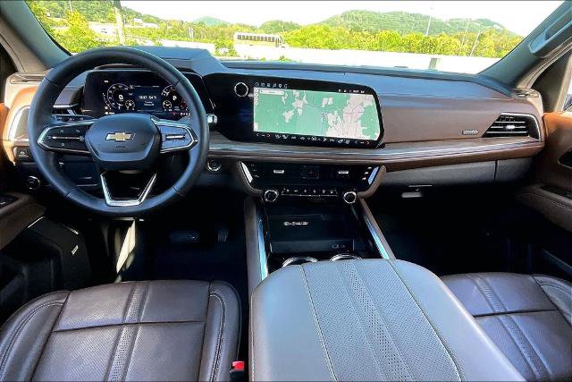 Used 2025 Chevrolet Suburban High Country RWD image 15