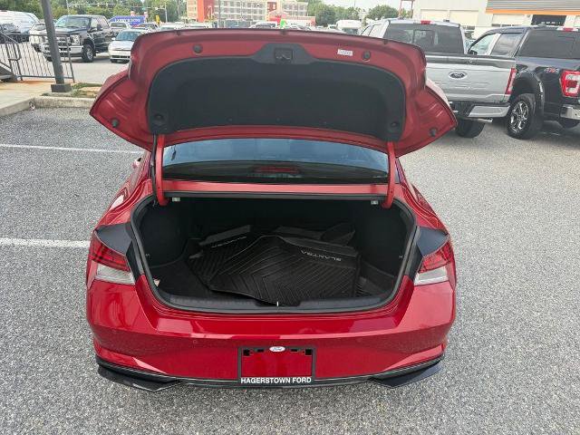 Used 2023 Hyundai Elantra Limited FWD image 9