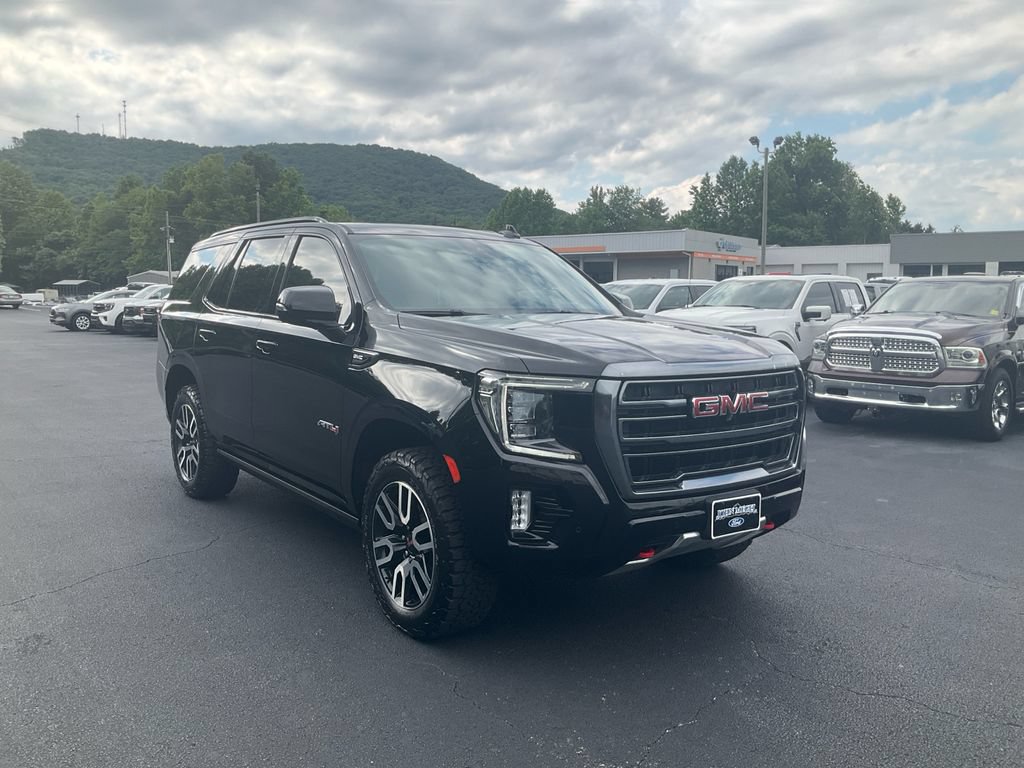Used 2023 GMC Yukon AT4 w/ AT4 Premium Plus Package AWD/4WD image 3
