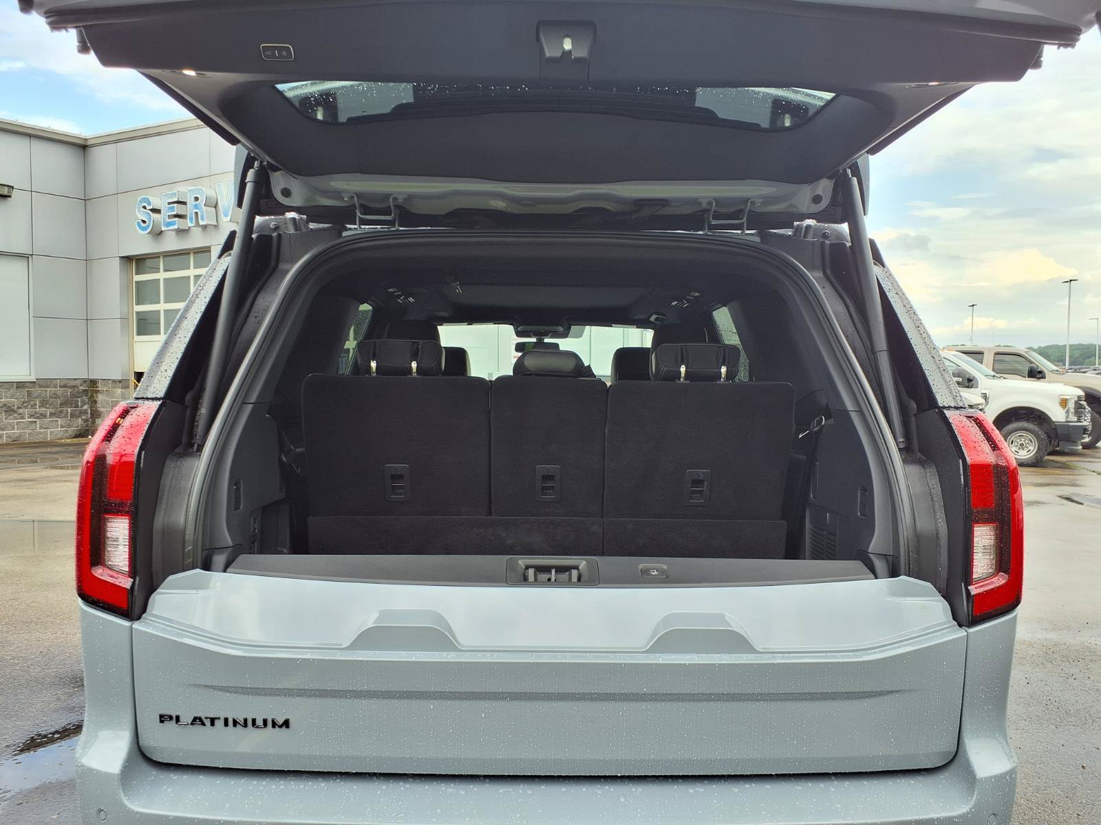Certified 2026 Ford Expedition Platinum w/ Stealth Performance Package AWD/4WD image 12