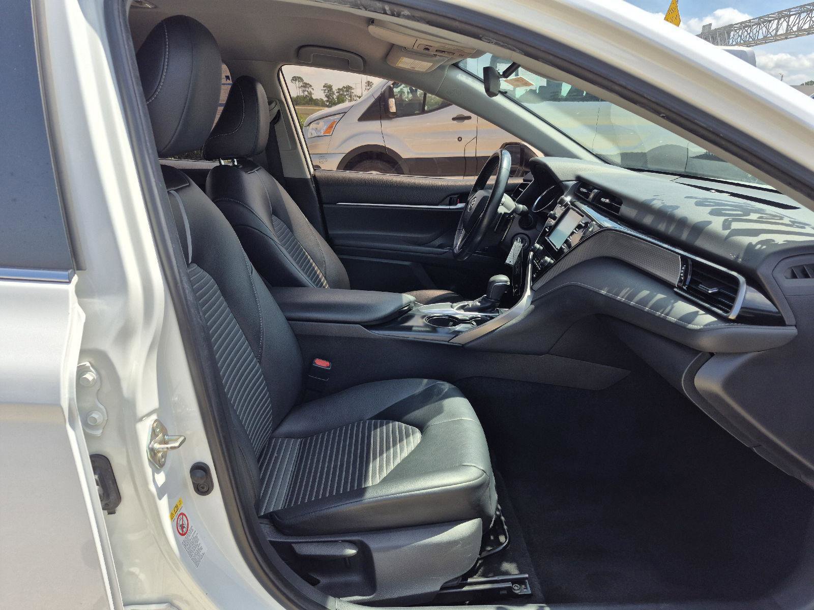 Used 2019 Toyota Camry SE FWD image 8