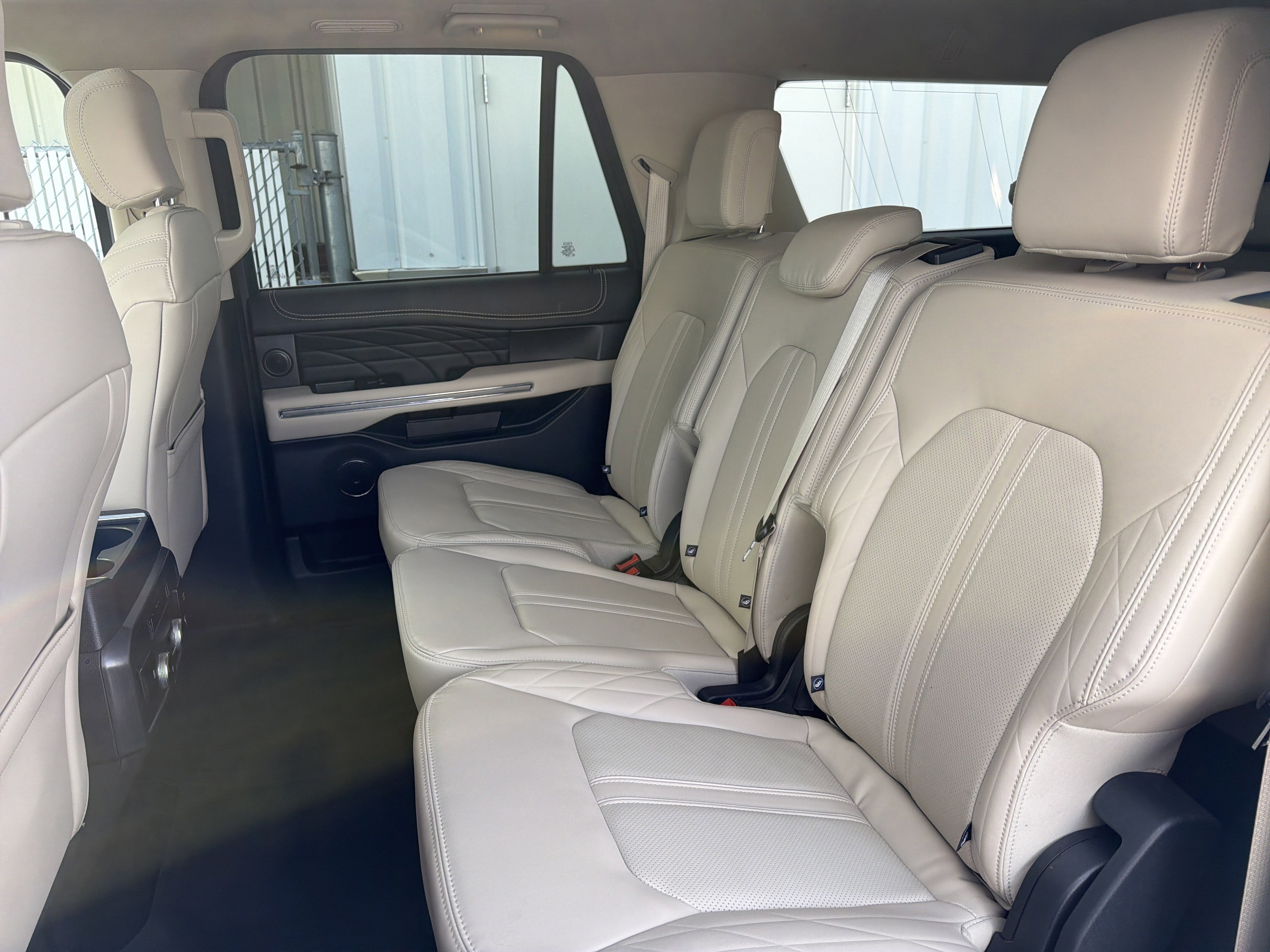 Certified 2024 Ford Expedition Max Platinum image 34