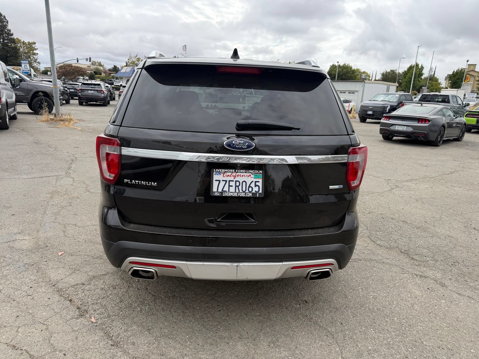 Certified 2017 Ford Explorer Platinum AWD/4WD image 4
