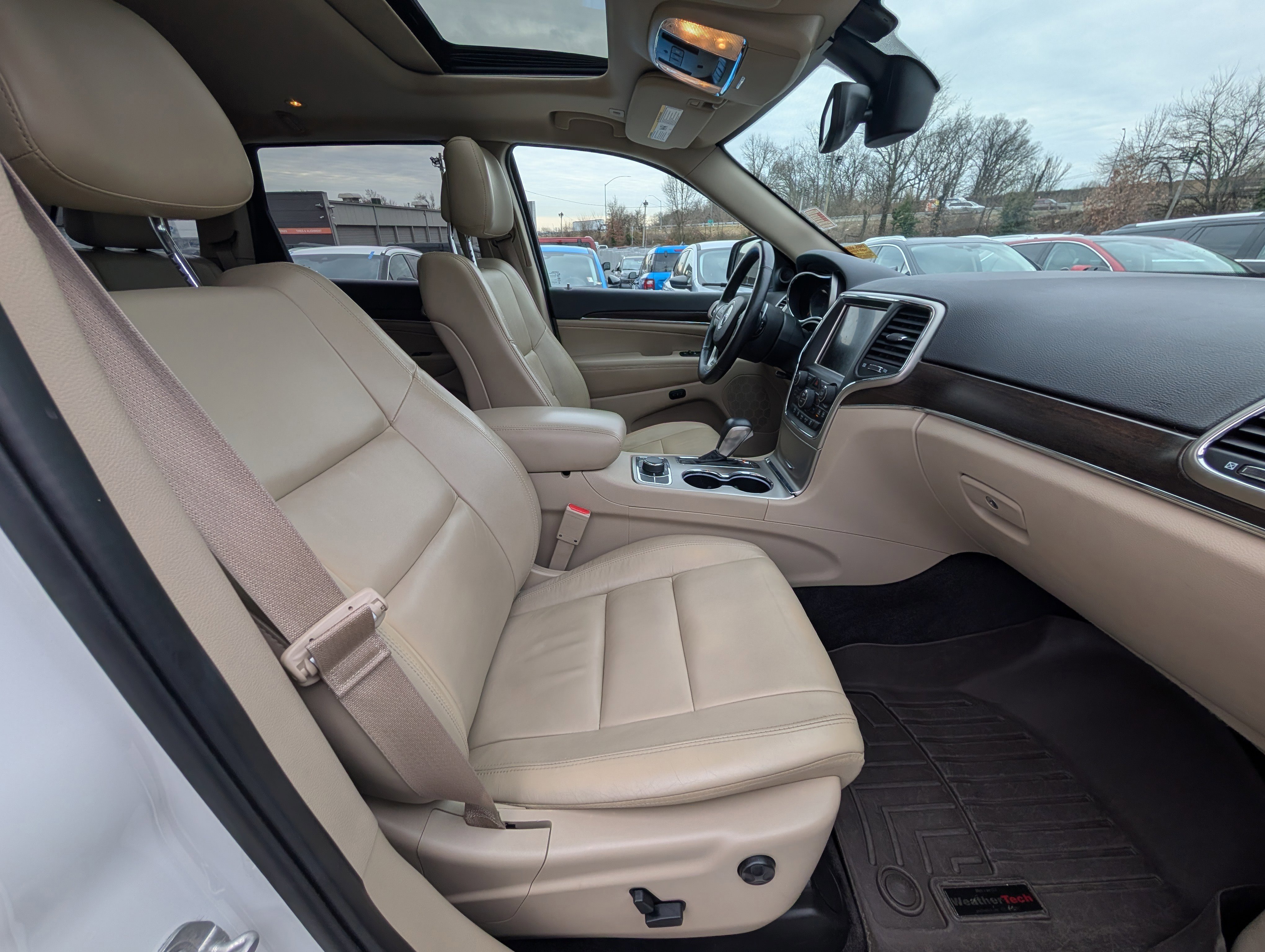 Used 2017 Jeep Grand Cherokee Limited image 12