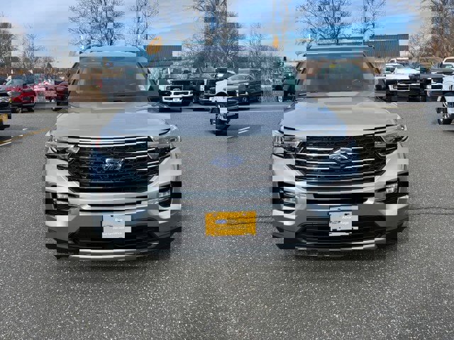 Certified 2022 Ford Explorer XLT w/ Equipment Group 202A image 8