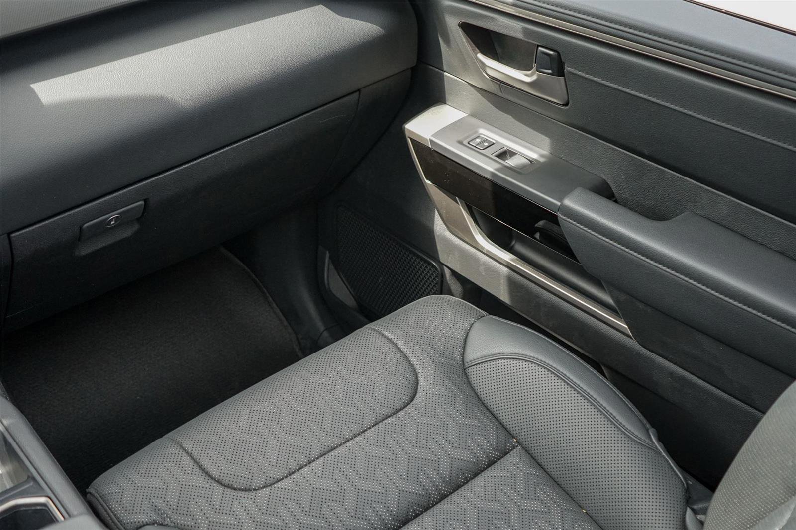 Used 2024 Toyota Tundra Limited image 28