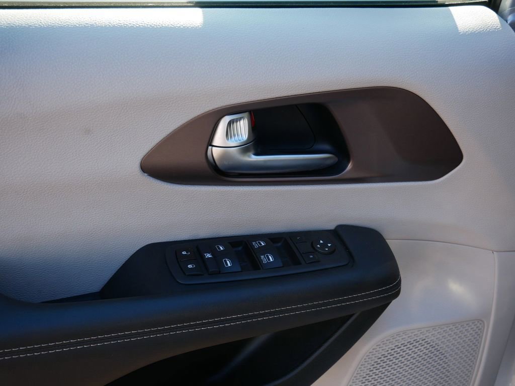 Used 2024 Chrysler Voyager LX FWD image 17