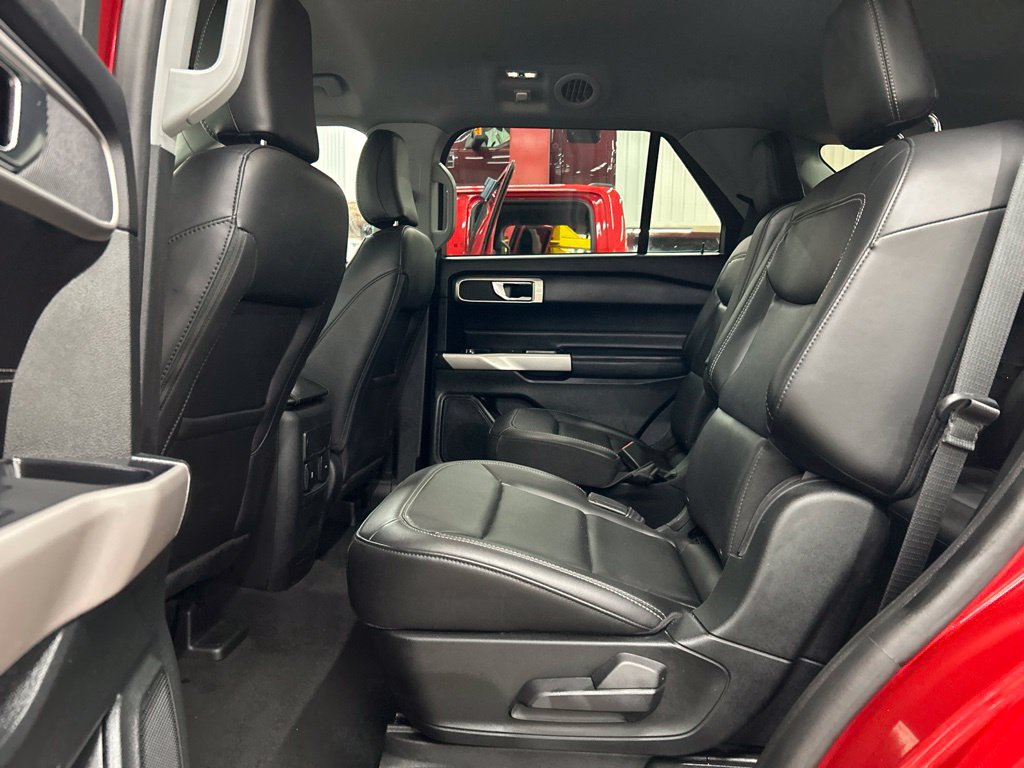 Certified 2024 Ford Explorer XLT w/ Equipment Group 202A AWD/4WD image 25