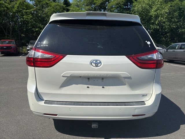 Used 2020 Toyota Sienna XLE Premium FWD image 4