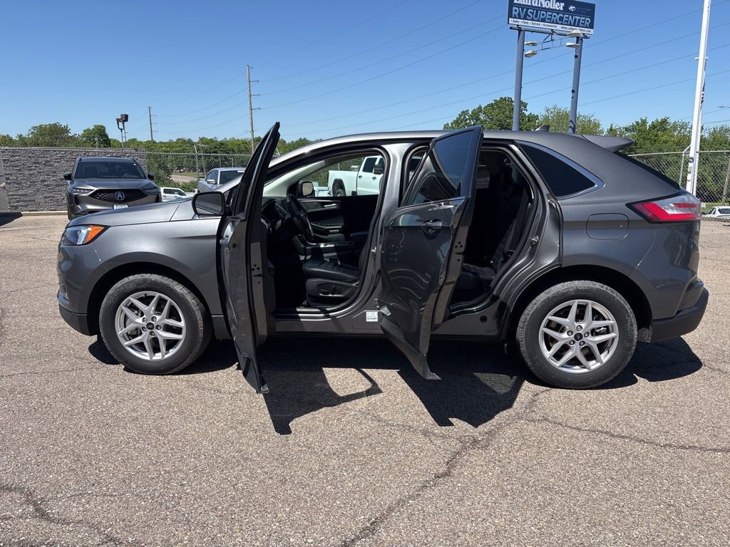 Certified 2023 Ford Edge SEL w/ Convenience Package AWD/4WD image 4