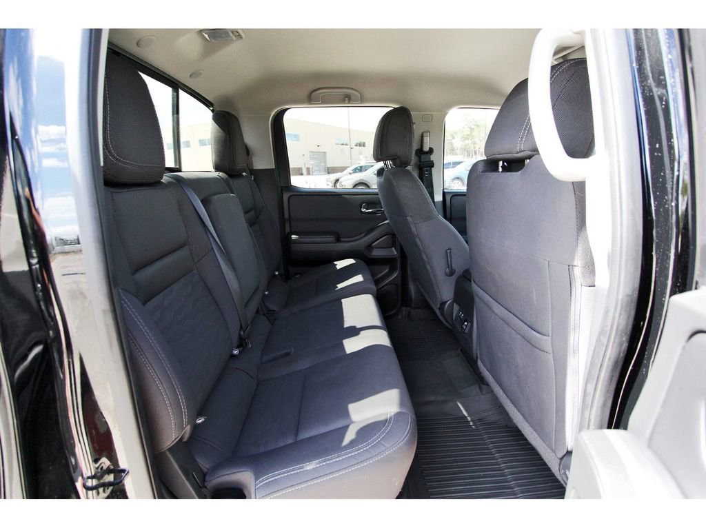 Used 2024 Nissan Frontier SV w/ SV Convenience Package image 11
