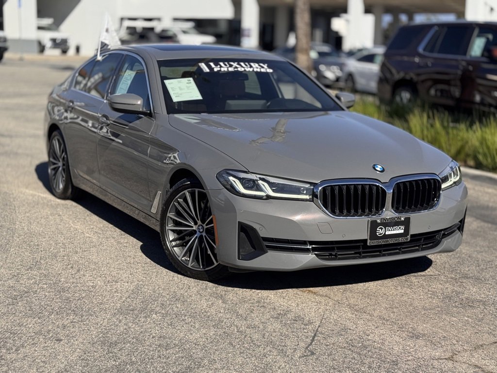 Used 2022 BMW 530i w/ Premium Package image 2