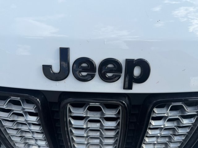 Used 2020 Jeep Grand Cherokee Altitude RWD image 23
