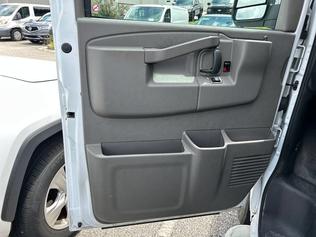 Used 2025 Chevrolet Express 2500 w/ Driver Convenience Package RWD image 9