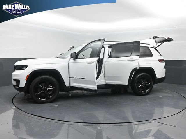 Used 2023 Jeep Grand Cherokee L Laredo AWD/4WD image 28