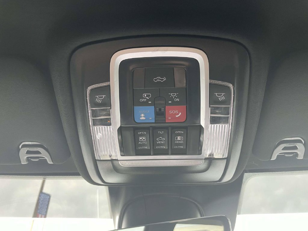 Used 2025 RAM 2500 Limited AWD/4WD image 29