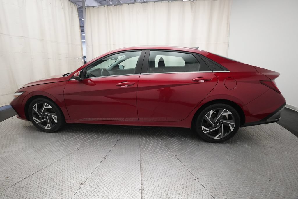Used 2025 Hyundai Elantra Limited FWD image 23