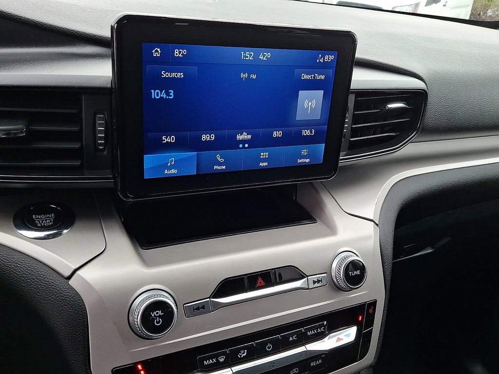 Certified 2022 Ford Explorer XLT image 3