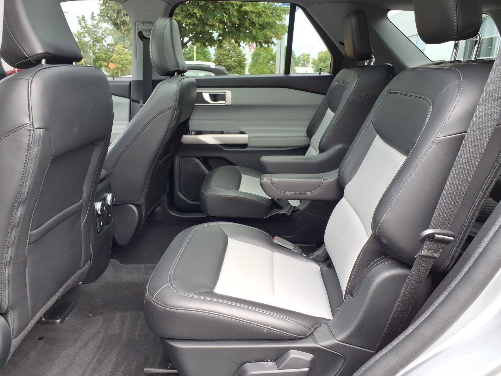 Certified 2022 Ford Explorer XLT w/ Equipment Group 202A AWD/4WD image 6