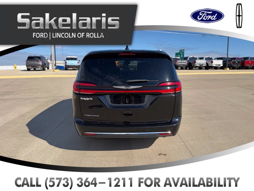 Used 2025 Chrysler Pacifica Select FWD image 6