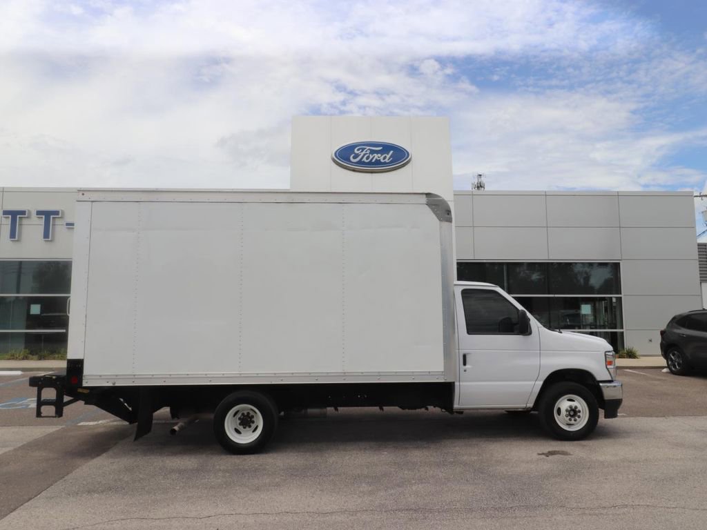 Certified 2022 Ford E-350 and Econoline 350 Super Duty w/ Power Windows & Locks Group RWD image 17