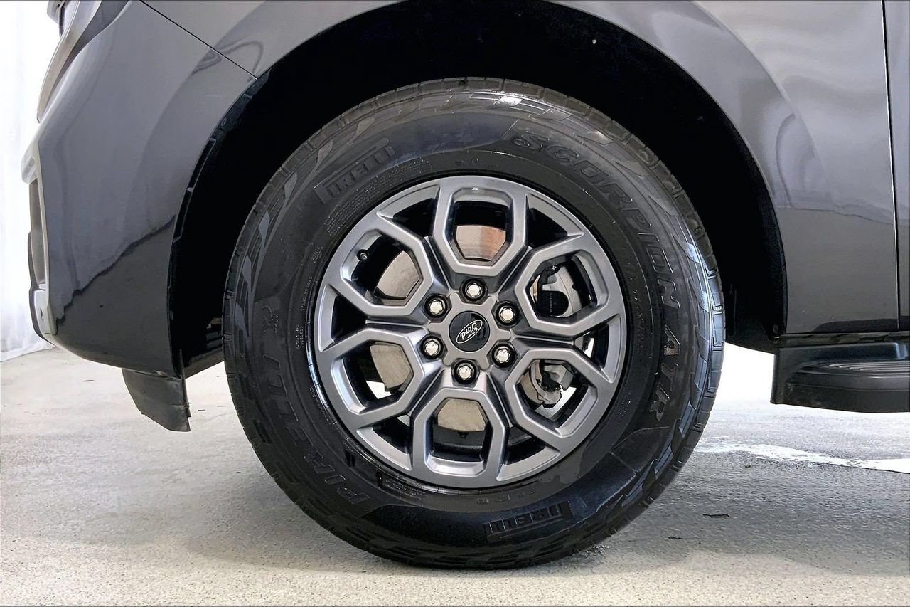 Certified 2025 Ford Expedition Active AWD/4WD image 8
