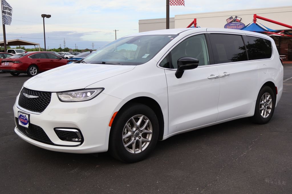 Used 2024 Chrysler Pacifica Touring-L FWD image 10