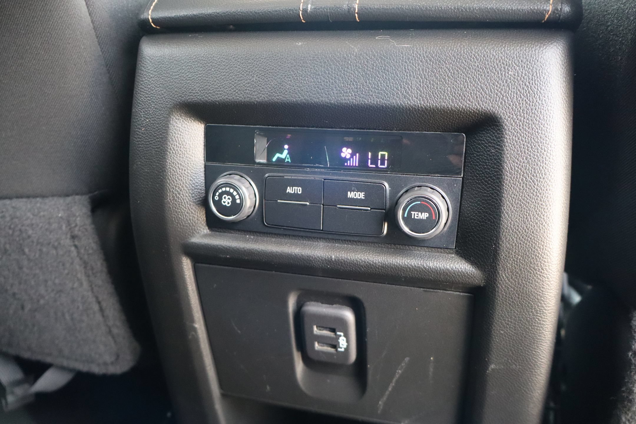 Used 2020 Chevrolet Traverse LT FWD image 28
