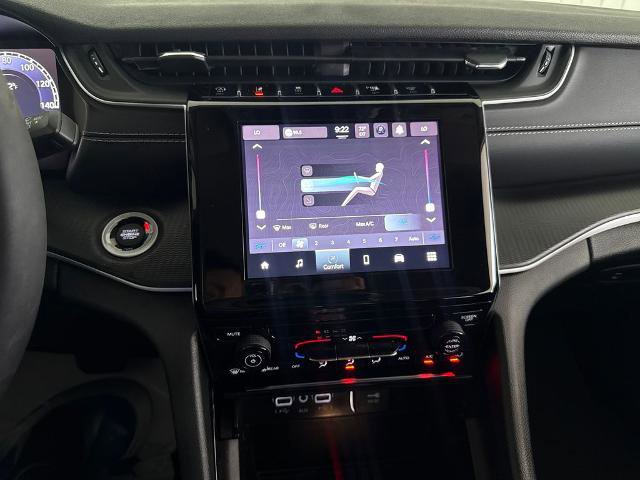 Used 2023 Jeep Grand Cherokee Laredo RWD image 5