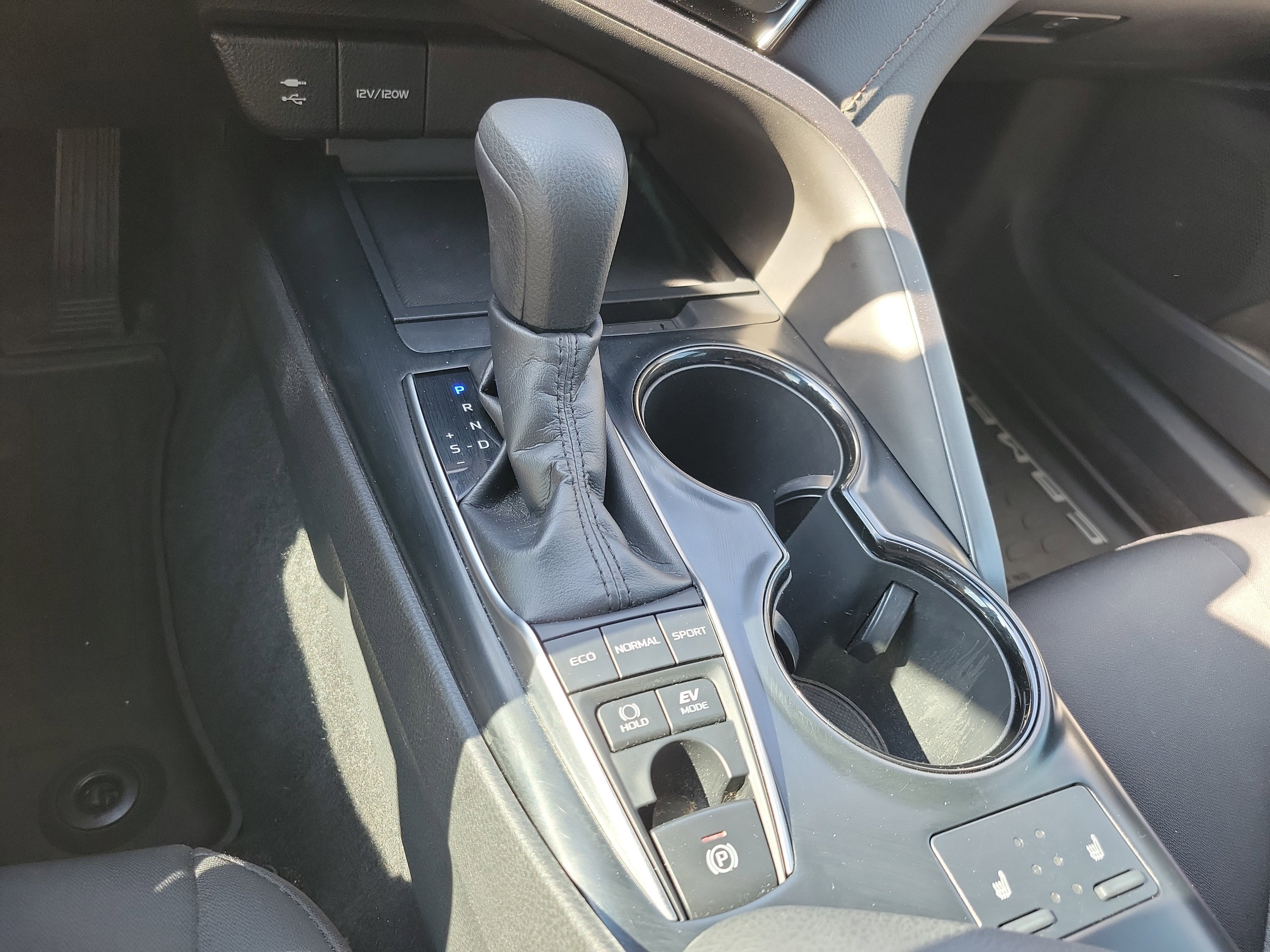 Used 2018 Toyota Camry LE image 19