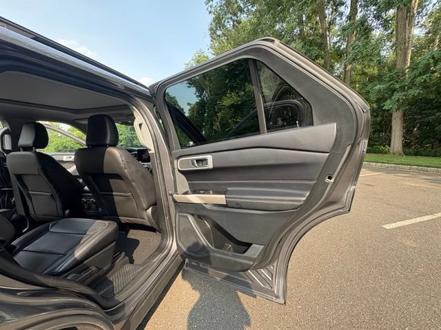 Certified 2022 Ford Explorer XLT w/ Equipment Group 202A AWD/4WD image 37