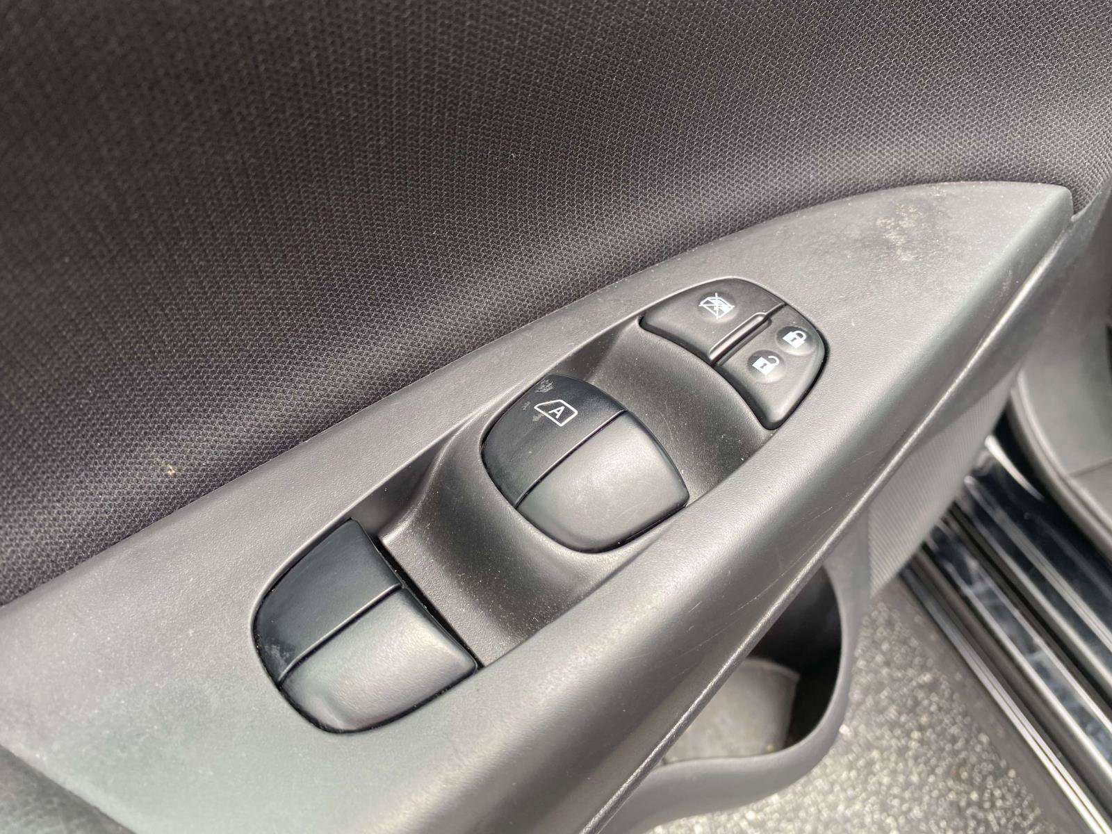 Used 2018 Nissan Sentra S w/ S Midnight Style Package FWD image 17