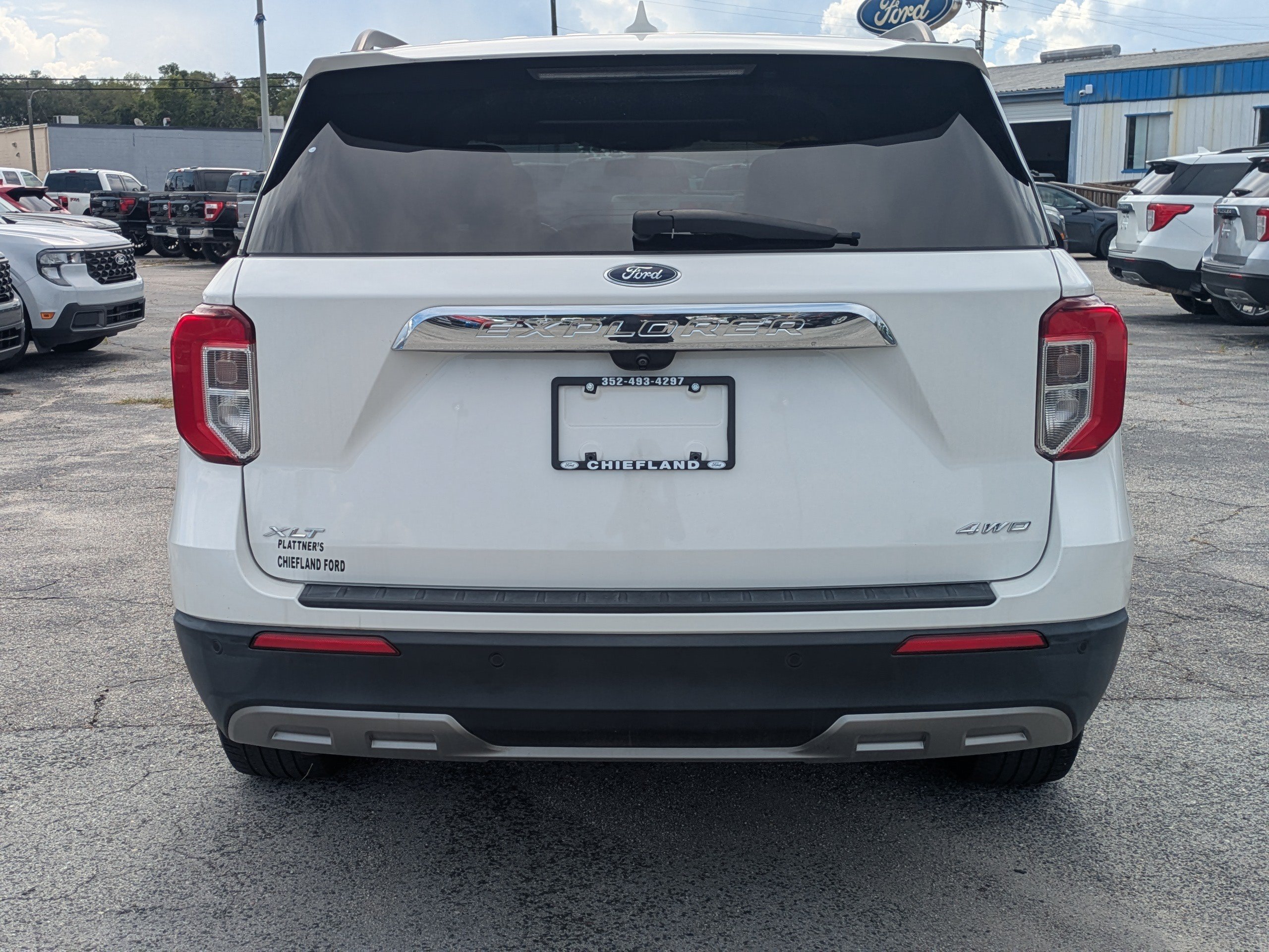 Certified 2022 Ford Explorer XLT w/ Equipment Group 202A AWD/4WD image 5