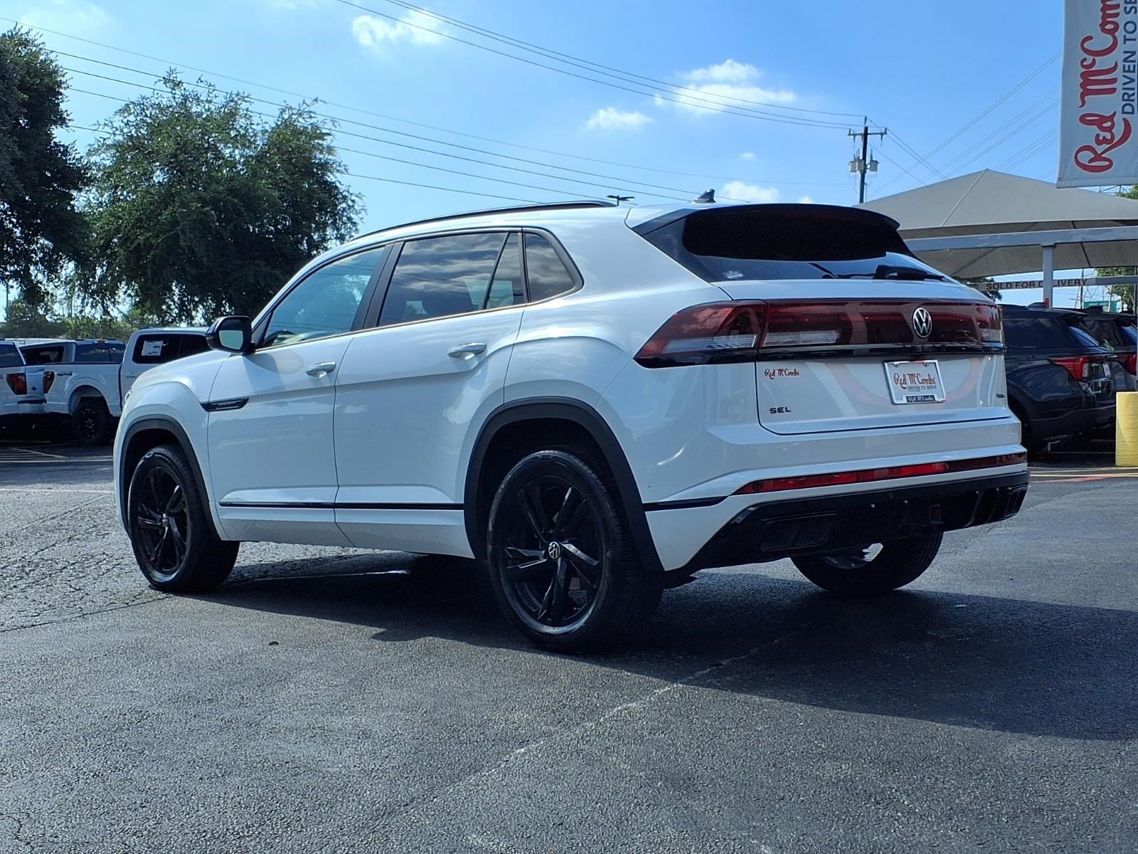Used 2025 Volkswagen Atlas Cross Sport SEL R-Line AWD/4WD image 8