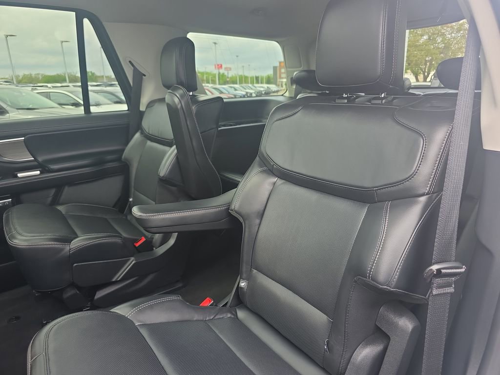 Certified 2025 Ford Expedition Platinum w/ Driver's Package AWD/4WD image 50