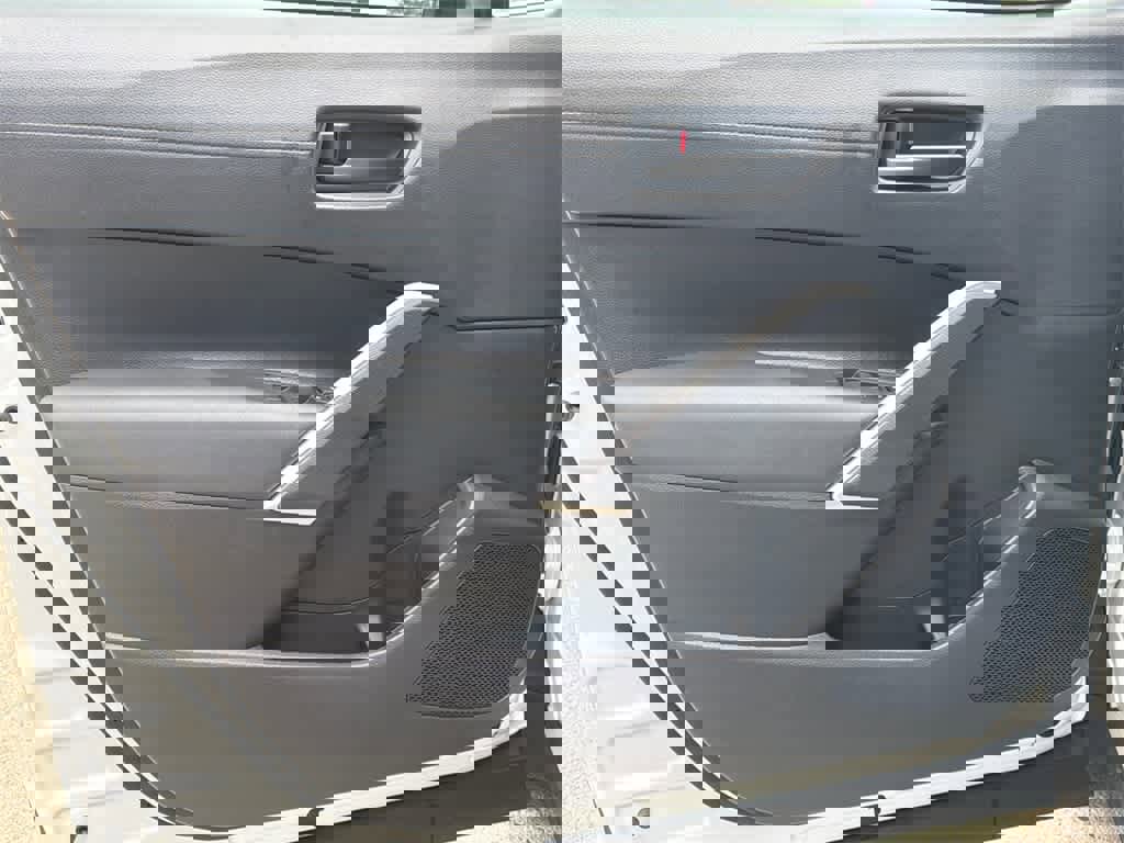 Used 2024 Toyota Corolla Cross LE image 11