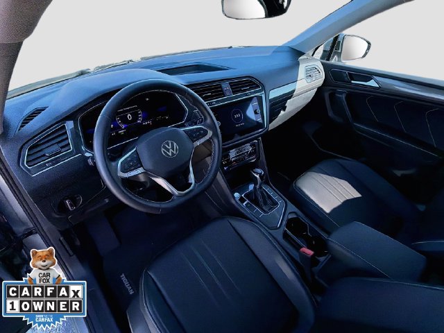 Used 2023 Volkswagen Tiguan SE w/ Panoramic Sunroof Package FWD image 27