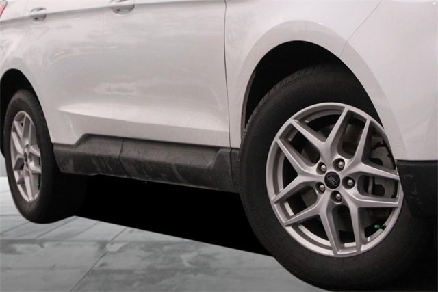 Certified 2024 Ford Edge SEL image 3