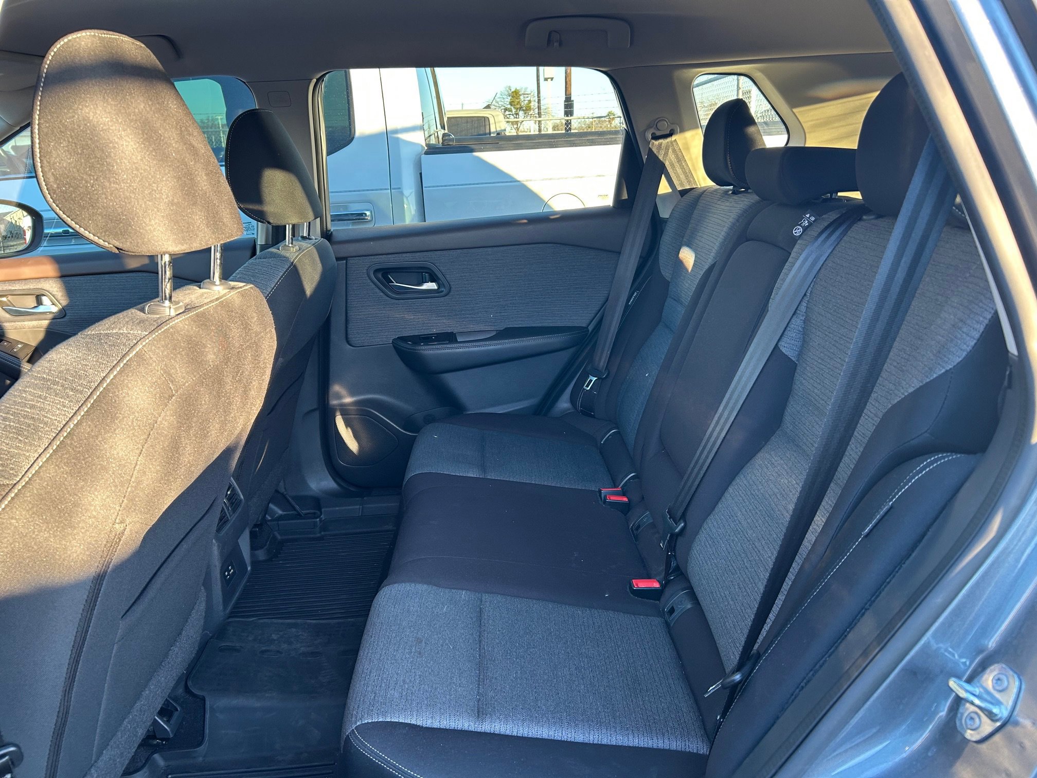 Used 2021 Nissan Rogue SV image 22