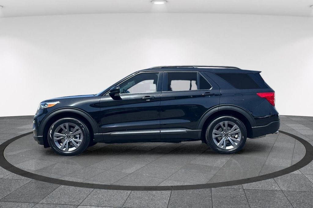 Certified 2023 Ford Explorer XLT w/ Equipment Group 202A RWD image 9