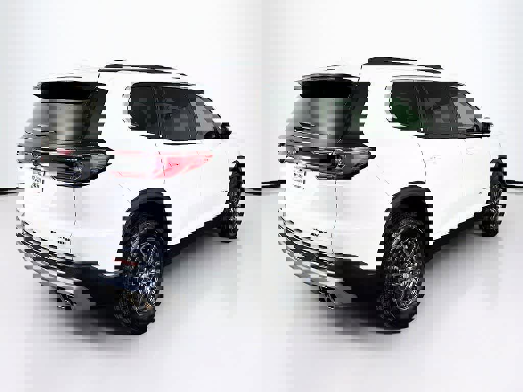 Used 2025 GMC Acadia Elevation image 5