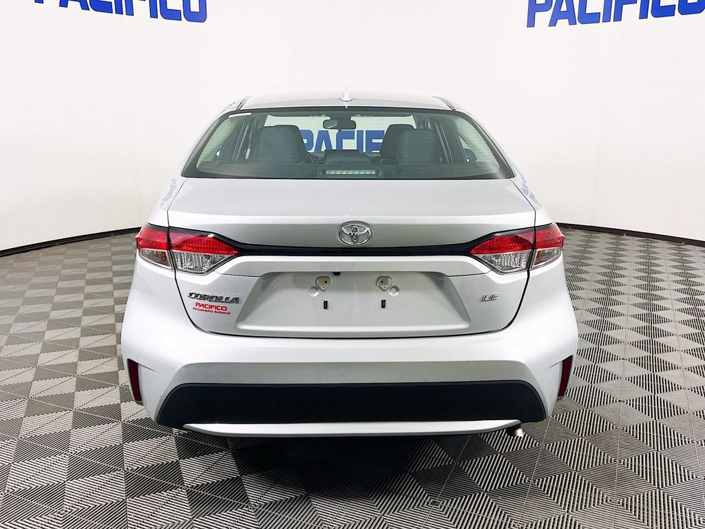 Used 2022 Toyota Corolla LE image 3