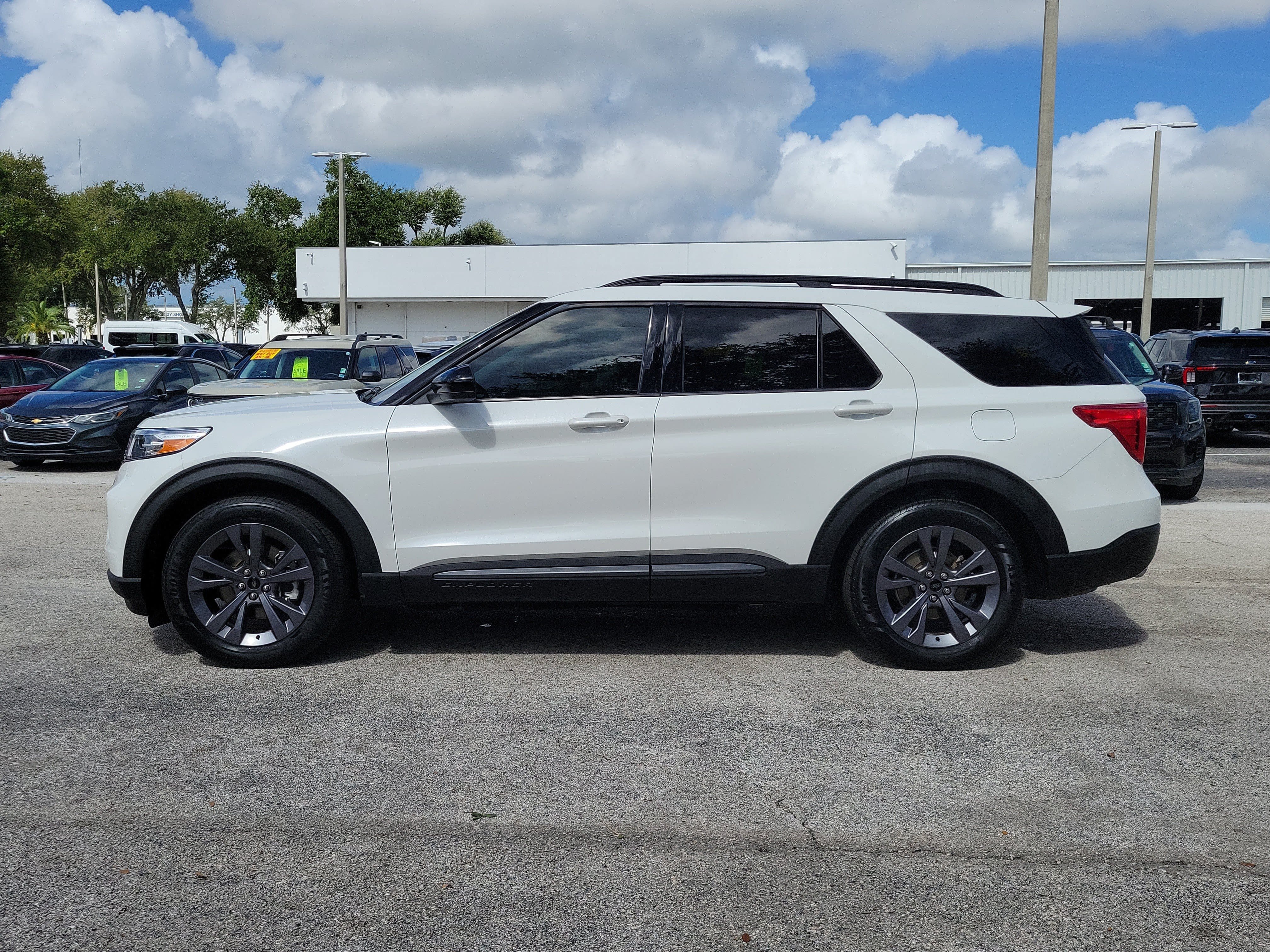 Certified 2022 Ford Explorer XLT w/ Equipment Group 202A RWD image 6