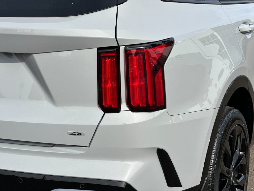 Used 2023 Kia Sorento SX AWD/4WD image 25
